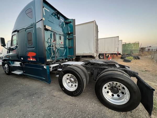 2013 Freightliner Cascadia with 48 dry van trailer for sale in Bakersfield, CA – photo 5