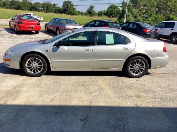 2002 CHRYSLER 300***like new***nice for sale in Springfield, MO