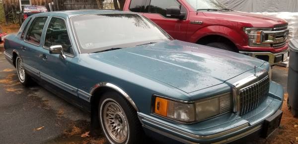 93 Lincoln town car - cars & trucks - by owner - vehicle automotive... for sale in Blackstone, RI – photo 2