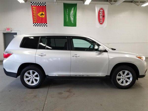 2013 Toyota Highlander SE AWD -EASY FINANCING AVAILABLE for sale in Bridgeport, CT – photo 3