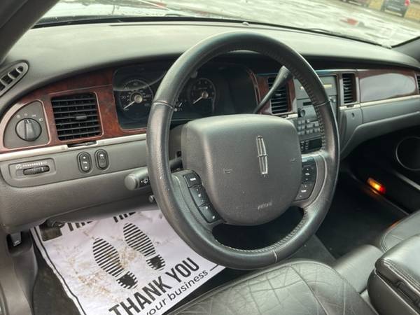 2006 Lincoln TOWN CAR EXECUTIVE L RWD V8-JUST IN! for sale in Ogdensburg, NY – photo 7