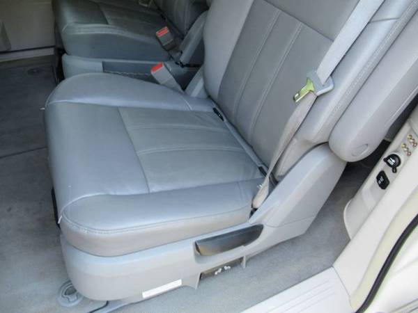 2008 Chrysler Town and Country Touring 4dr Mini Van for sale in Bloomington, IL – photo 12
