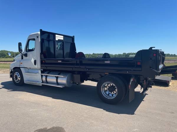 2014 Freightliner Cascadia 125 with 16 Crysteel Contractor Body Pkg for sale in Lake Crystal, MN – photo 4