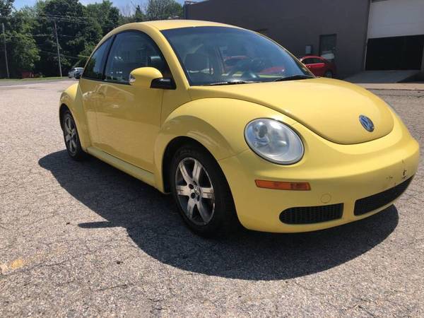2006 VW BEETLE 5 SPEED ICE COLD AC - cars & trucks - by dealer -... for sale in Danbury, NY – photo 11