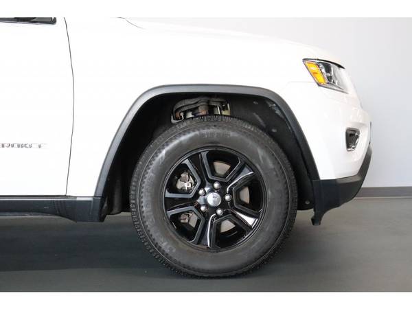 2015 Jeep Grand Cherokee hatchback Bright White Clearcoat - cars &... for sale in Terre Haute, IN – photo 11