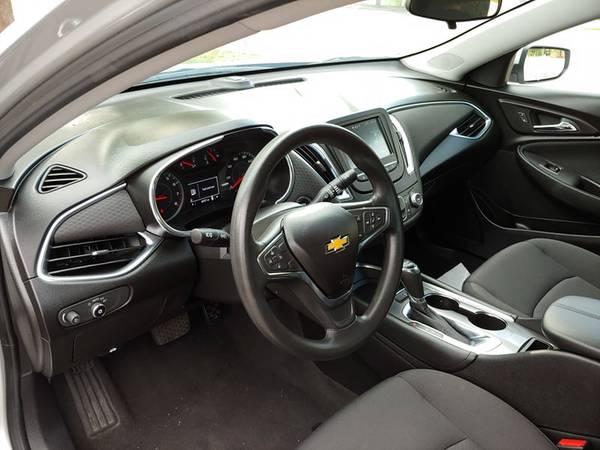 2018 CHEVROLET MALIBU GREAT GAS SAVER! 1 OWNER! LOADED! LIKE BRAND NEW for sale in Norman, TX – photo 7