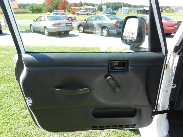 2000 Jeep Wrangler SE - New Top and Carpet, Well Kept!! for sale in Georgetown, MD – photo 11