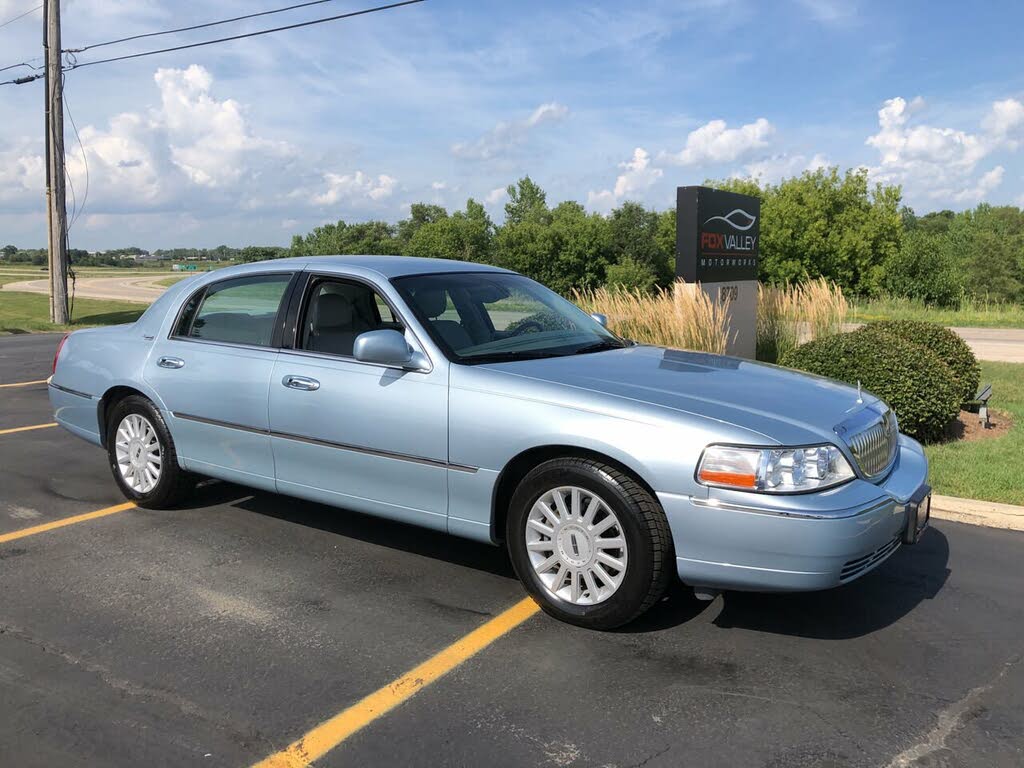 2005 Lincoln Town Car Signature Limited for sale in Lake In The Hills, IL – photo 3