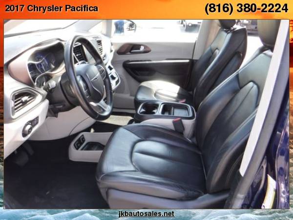 2017 Chrysler Pacifica Touring 3rd Row Leather Easy Finance for sale in Harrisonville, MO – photo 6