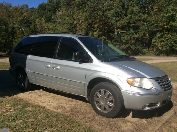 2007 Chrysler Town & Country Limited for sale in Hallsville, OH – photo 2