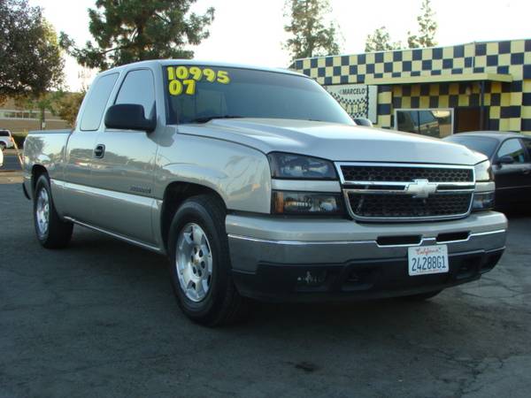 2007 Chevrolet Silverado ( classic ) 1500 extended cab LT 4 doors for sale in Tulare, CA