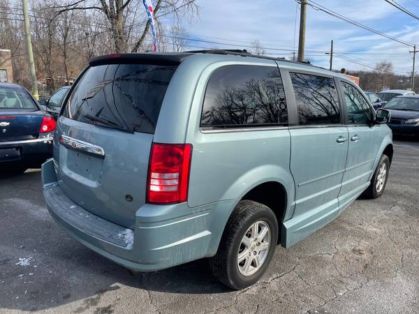 2008 Chrysler Town & Country Handicap (99K, V6, AT) for sale in Bristol, CT – photo 4