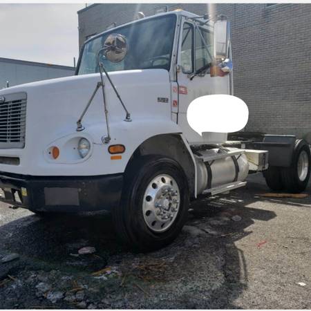 2001 Freightliner Tractor FL120 (Day Cab) single axle for sale in Flushing, NY