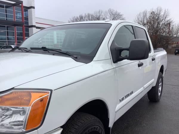 Well-Kept! 2015 Nissan Titan! 4x4 Crew Cab! Clean Carfax! - cars &... for sale in Ortonville, MI – photo 10