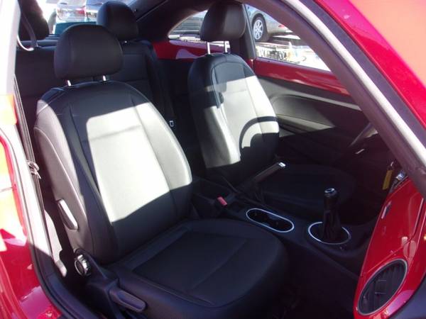 2012 Volkswagen Beetle 2 5L PZEV 2dr Coupe 5M with for sale in Sioux Falls, SD – photo 18