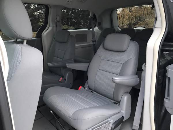 2010 Chrysler Town & Country - cars & trucks - by owner - vehicle... for sale in Chicago, IL – photo 14