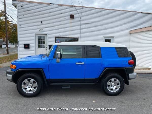 2007 Toyota FJ Cruiser 4WD AT 5-Speed Automatic - cars & trucks - by... for sale in Whitman, MA