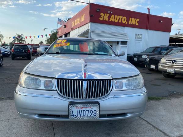 2000 LINCOLN TOWN CAR SIGNUATURE WITH ONLY 82K ORIG MILESSSS - cars for sale in Escondido, CA – photo 2