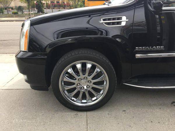 2011 Cadillac Escalade AWD 4dr TOURING Guaranteed Credit Approval! for sale in Brooklyn, NY – photo 4
