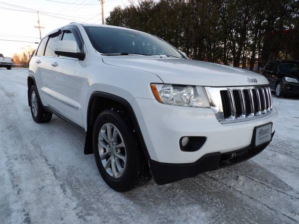 2013 JEEP GRAND CHEROKEE LAREDO 4x4 - - by dealer for sale in St. Albans, VT – photo 4