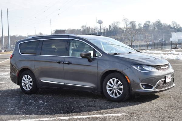 2018 Chrysler Pacifica Touring L - - by dealer for sale in Great Neck, NY – photo 7