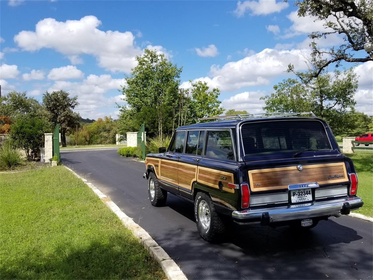 1989 Jeep Grand Wagoneer for sale in Kerrville, TX – photo 39