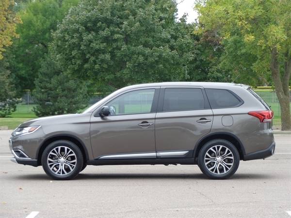 2016 Mitsubishi Outlander ES (4x4, 3rd Row, Factory Warranty) for sale in Sioux Falls, SD – photo 4