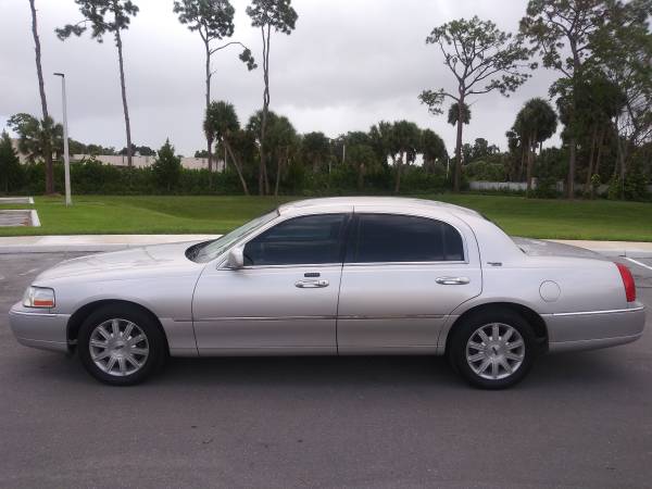 2009 Lincoln Town Car 88k miles Excellent Condition for sale in West Palm Beach, FL – photo 2