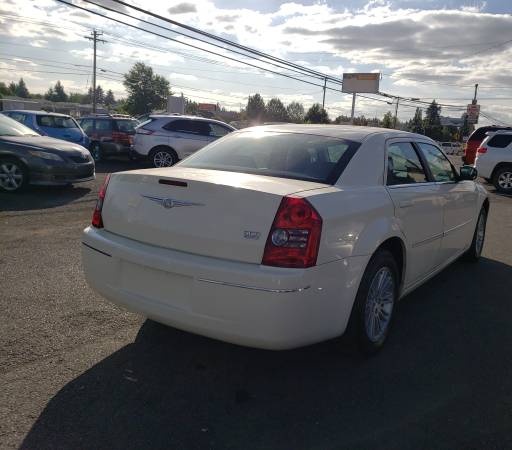 2009 Chrysler 300 Touring Sedan, Cool Vanilla, LOW Miles 109k! for sale in Hillsboro, OR – photo 5