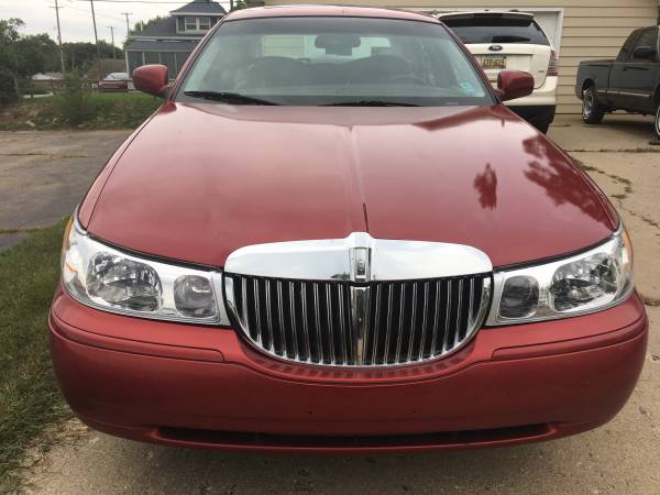 1999 LINCOLN TOWN CAR EXCELLENT SHAPE for sale in Jackson, MI