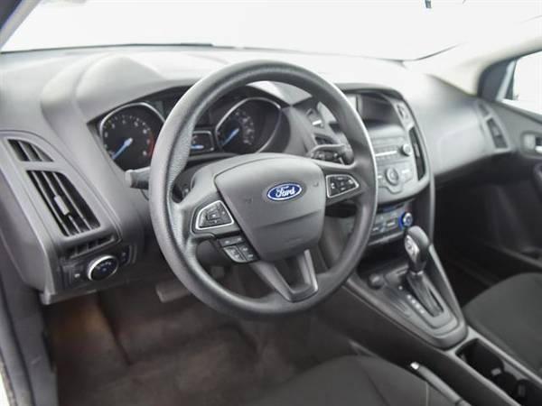 2018 Ford Focus SE Sedan 4D sedan White - FINANCE ONLINE for sale in Phoenix, AZ – photo 2