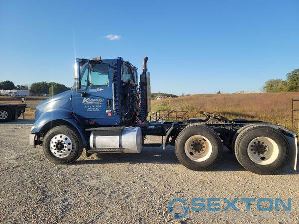 2010 international 8600i - - by dealer - vehicle for sale in Pomona, MO – photo 2