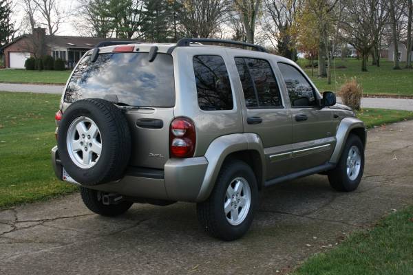 2006 JEEP LIBERTY 4X4 LOW MILES - cars & trucks - by owner - vehicle... for sale in Tipp City, OH – photo 3