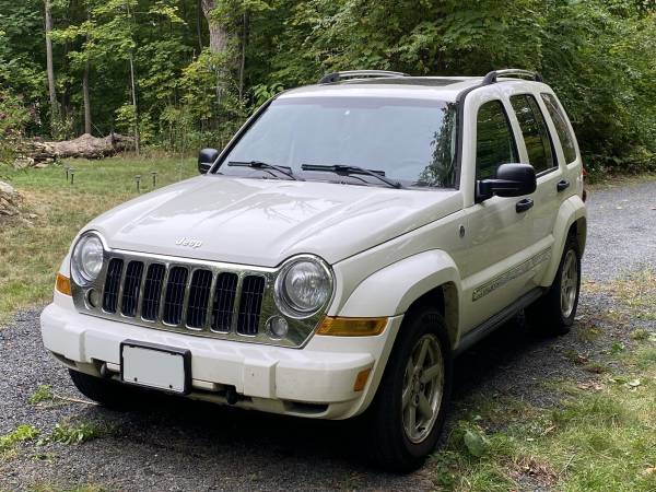 2006 Jeep Liberty Limited 4x4 - brand new tires - - by for sale in Wendell, MA – photo 2