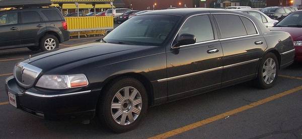 2003 Lincoln Town Car Executive - cars & trucks - by owner - vehicle... for sale in Myrtle Beach, SC
