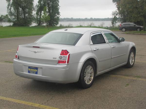 PRICE DROP! 2009 Chrysler 300 Touring LOADED! NEW WATER PUMP AND BELT! for sale in Madison, WI – photo 8
