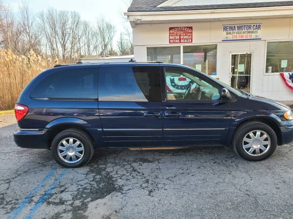 2005 Chrysler Town & Country Limited 131K Pennsylvania One Owner -... for sale in Oswego, NY – photo 5