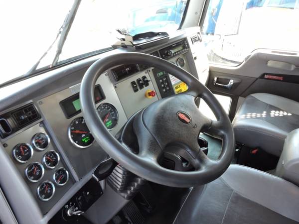 2011 KENWORTH T370 24 FOOT BOX TRUCK with for sale in Grand Prairie, TX – photo 24