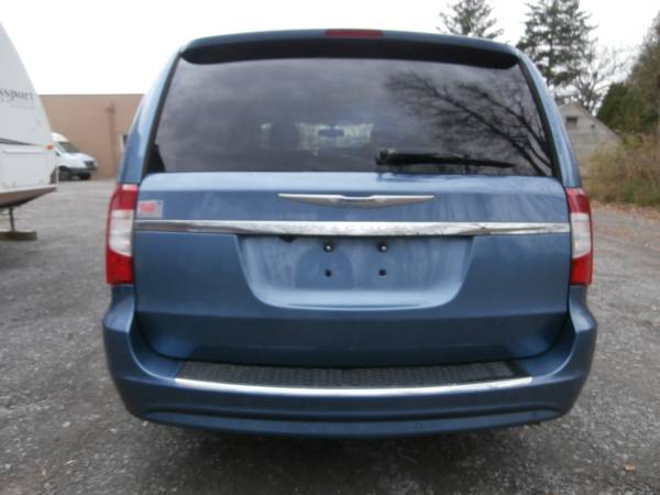 2011 CHRYSLER TOWN & COUNTRY TOURING-L - cars & trucks - by dealer -... for sale in N SYRACUSE, NY – photo 4