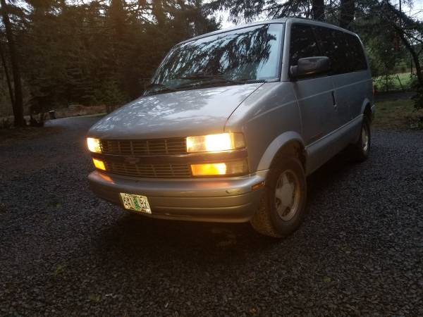 2000 Chevy Astro Van AWD cd , tow package, 8 pass, loaded! - cars & for sale in Saint Benedict, OR – photo 2