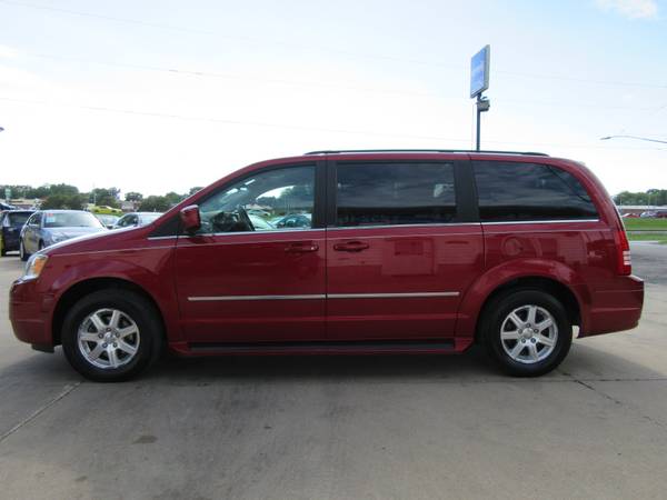 2009 Chrysler Town & Country Touring for sale in Waterloo, IA – photo 6