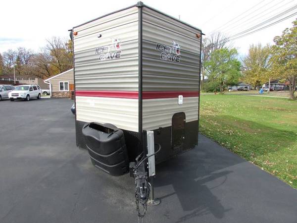 2019 Cherokee 17BBH Ice Cave for sale in Mora, MN – photo 3