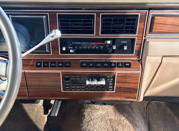 1988 Lincoln Town Car Signature Series for sale in Moosic, PA – photo 12