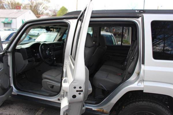 2007 Jeep Commander Sport 4dr SUV 4WD - - by dealer for sale in Johnson City, TN – photo 8