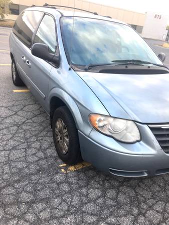 Chrysler Town & Country LX 2005 for sale in Schenectady, NY – photo 2