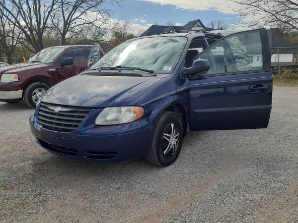 2005 chrysler town&country - cars & trucks - by owner - vehicle... for sale in Fort Worth, TX