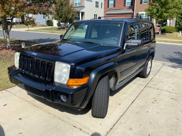 2006 jeep commander with v8 and 3rd row for sale for sale in Fort Mill, NC – photo 2