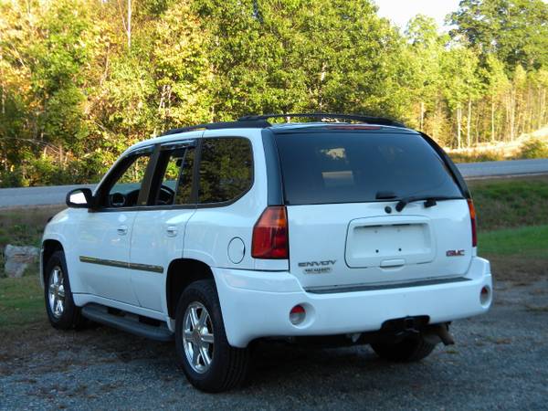 2007 GMC ENVOY LT 4X4..DVD..LEATHER..SUNROOF...VERY CLEAN!! for sale in Brentwood, MA – photo 10