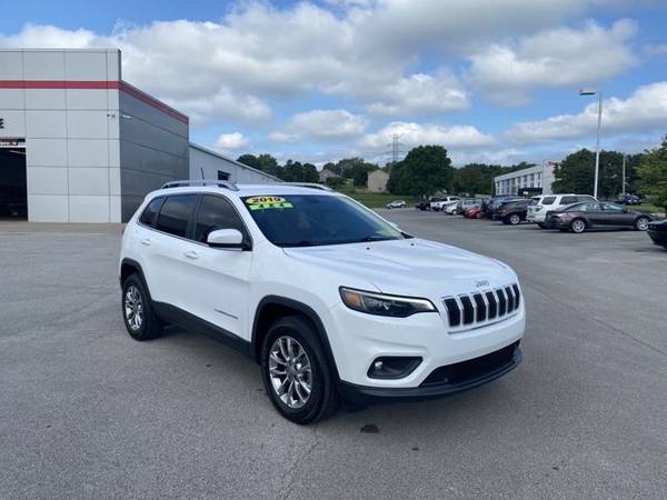 2019 Jeep Cherokee 4X4 Latitude Plus - - by dealer for sale in Somerset, KY – photo 5