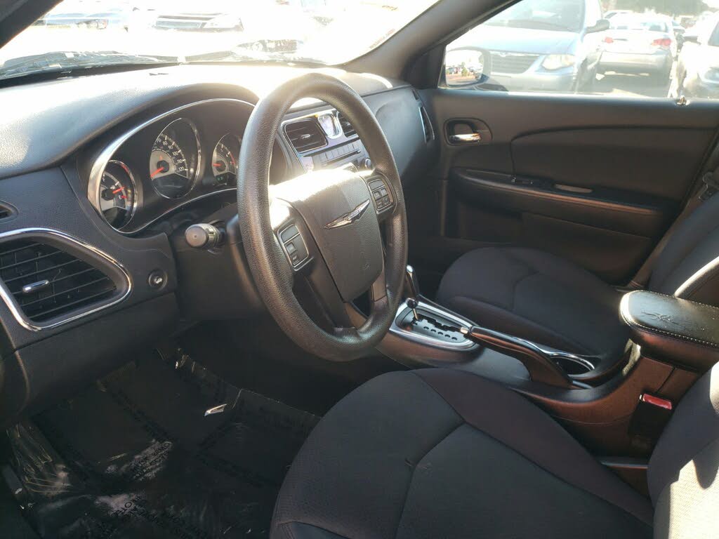 2013 Chrysler 200 LX Sedan FWD for sale in Phoenix, AZ – photo 9